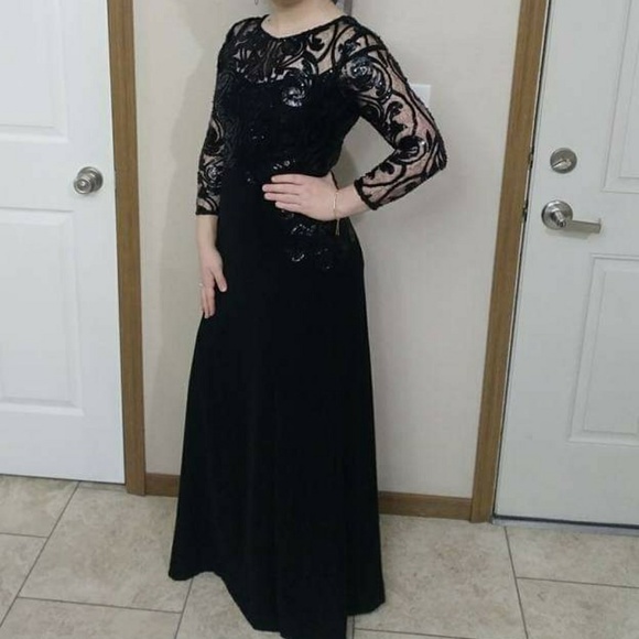 Tahari Dresses & Skirts - Dress